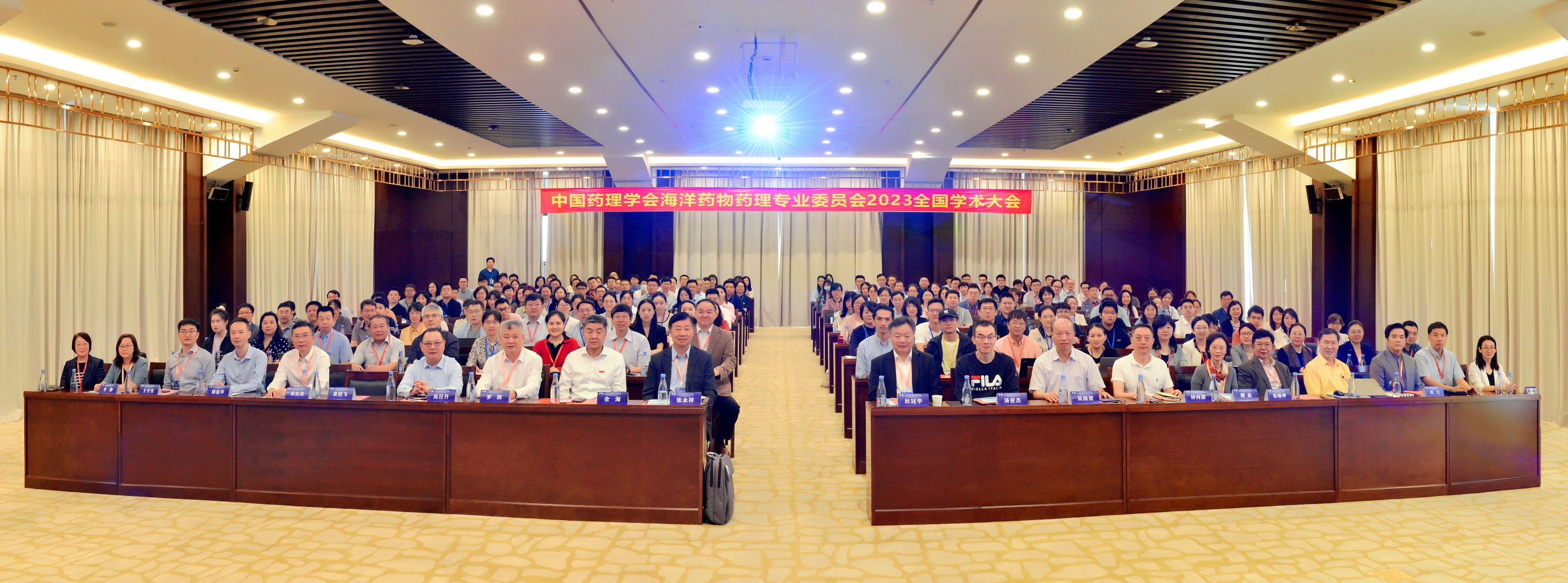 大pg娱乐电子游戏合影_副本.jpg