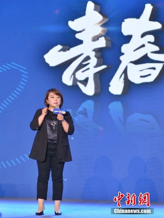 图为台湾青年曾芝颖在论坛上演讲。 <a target='_blank' href=