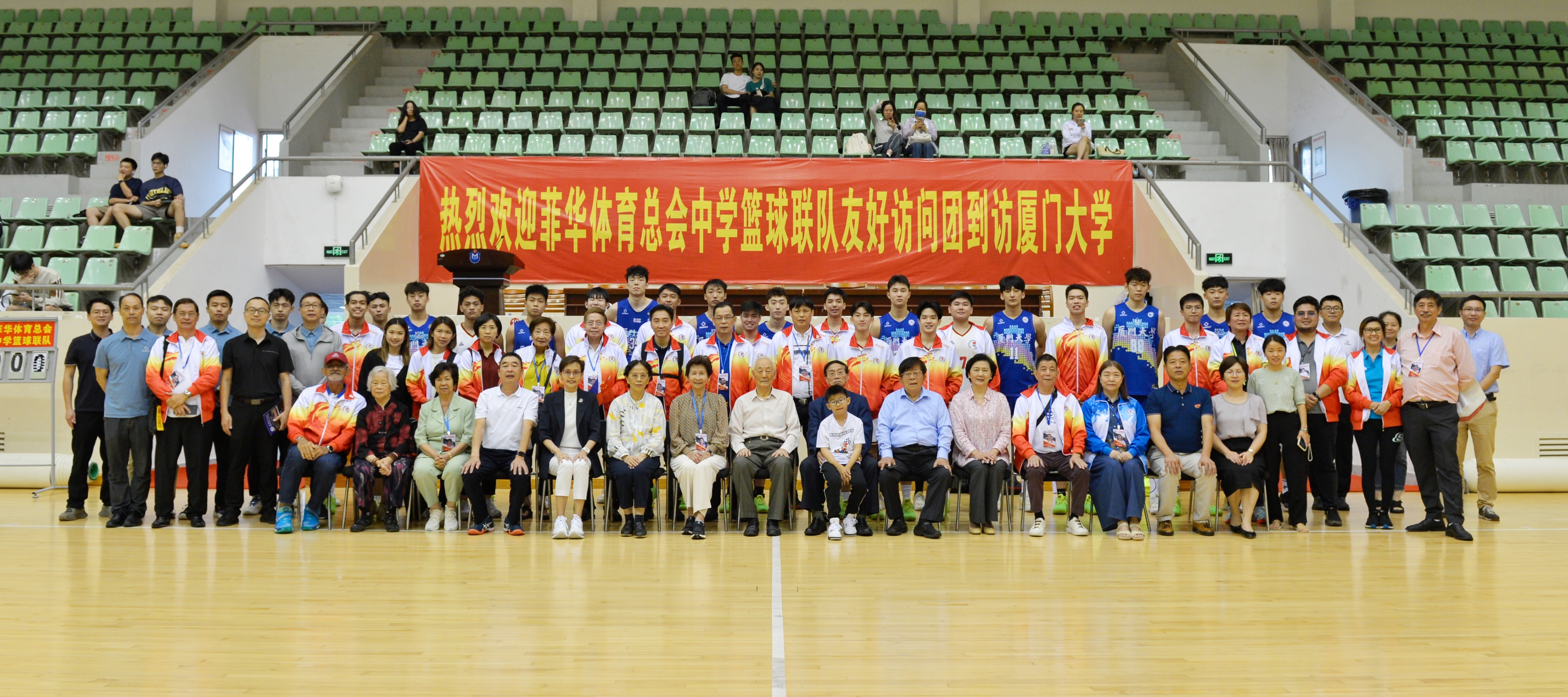 篮球赛集体合影.jpg