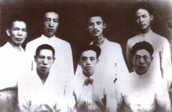 03李松林(后排左二)与董云阁(前排中)等人合影.png