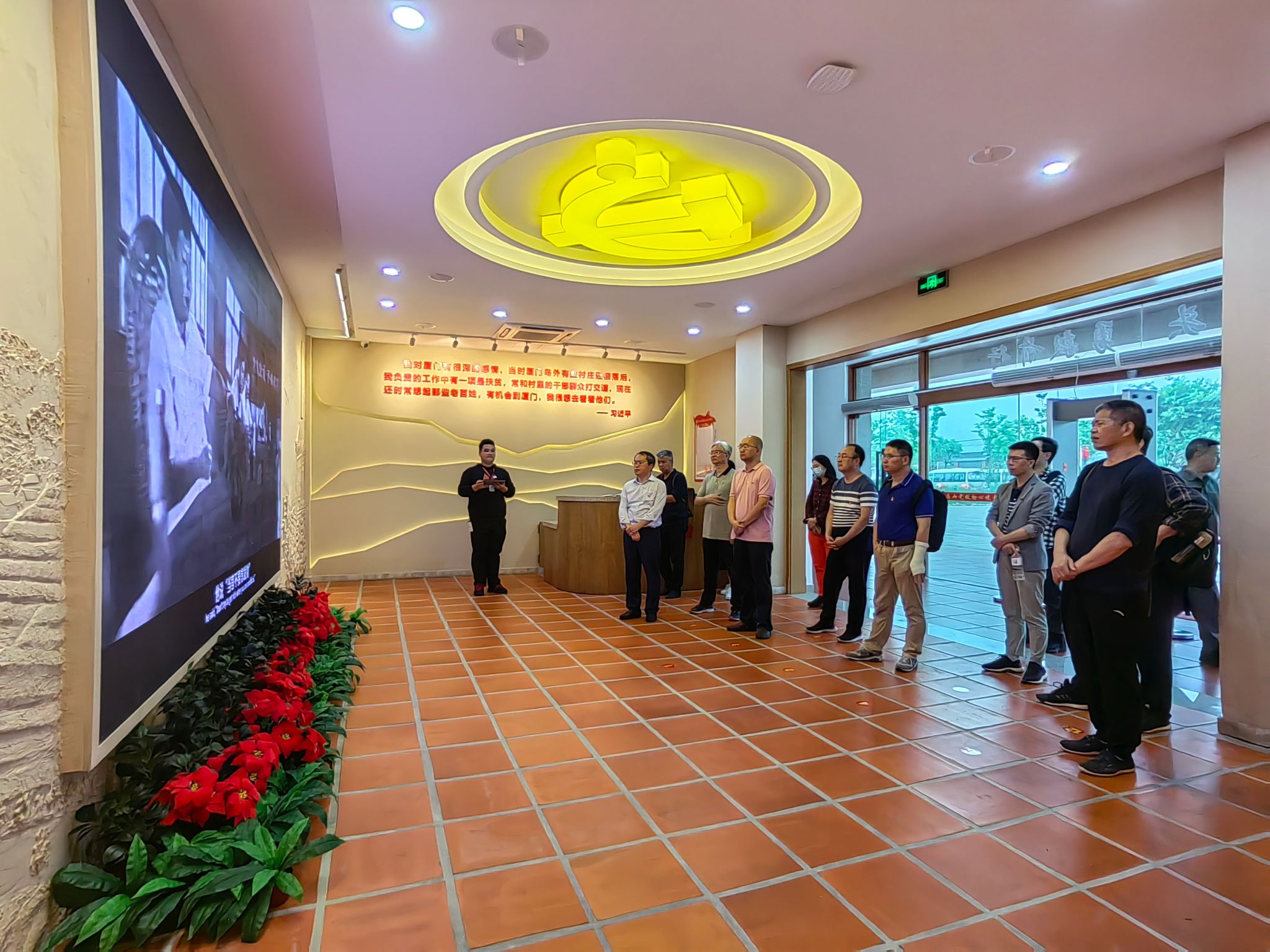 图8红色教育基地现场学习.jpg
