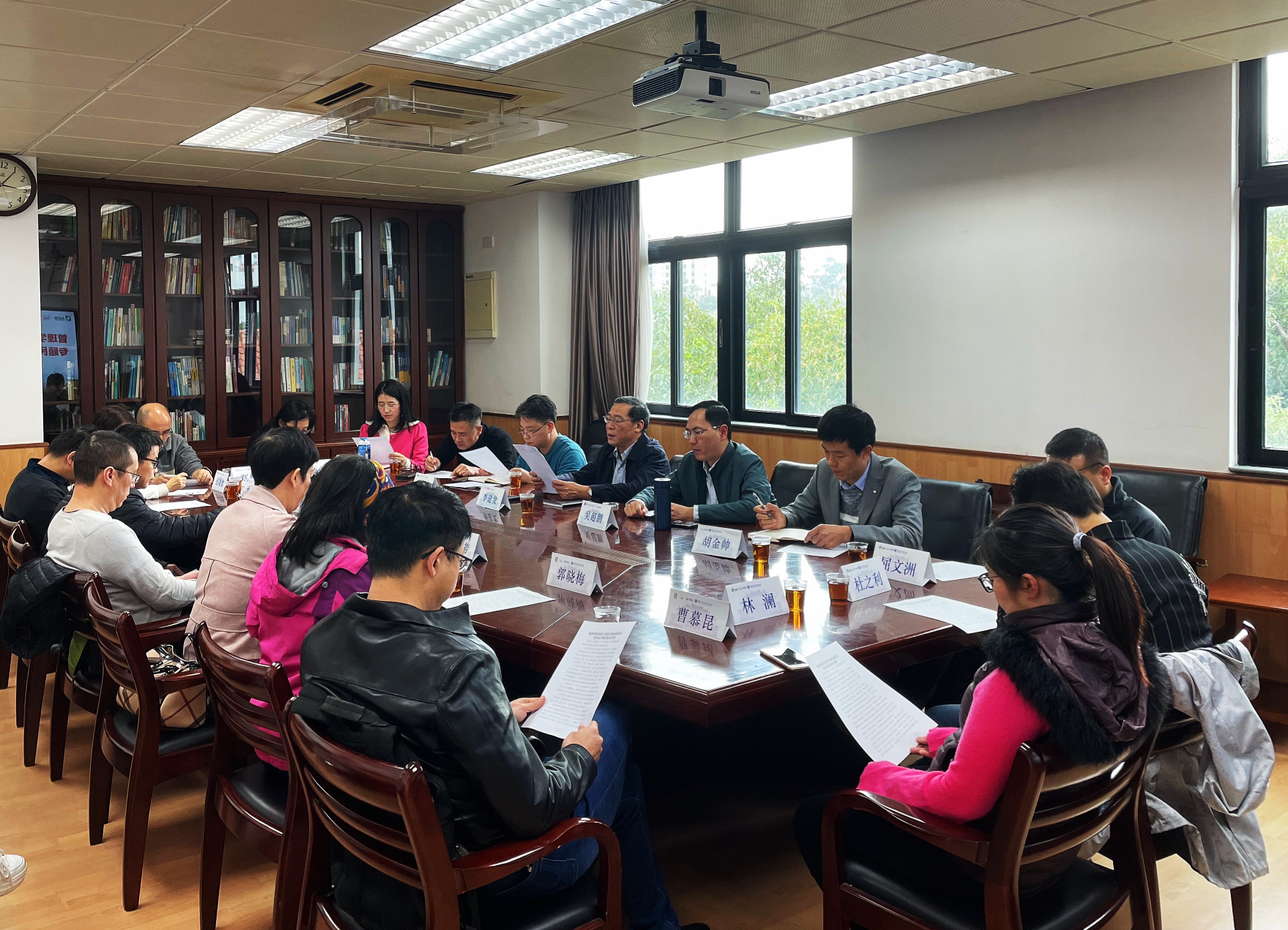 照片2-征求师生意见座谈pg娱乐电子游戏.jpg