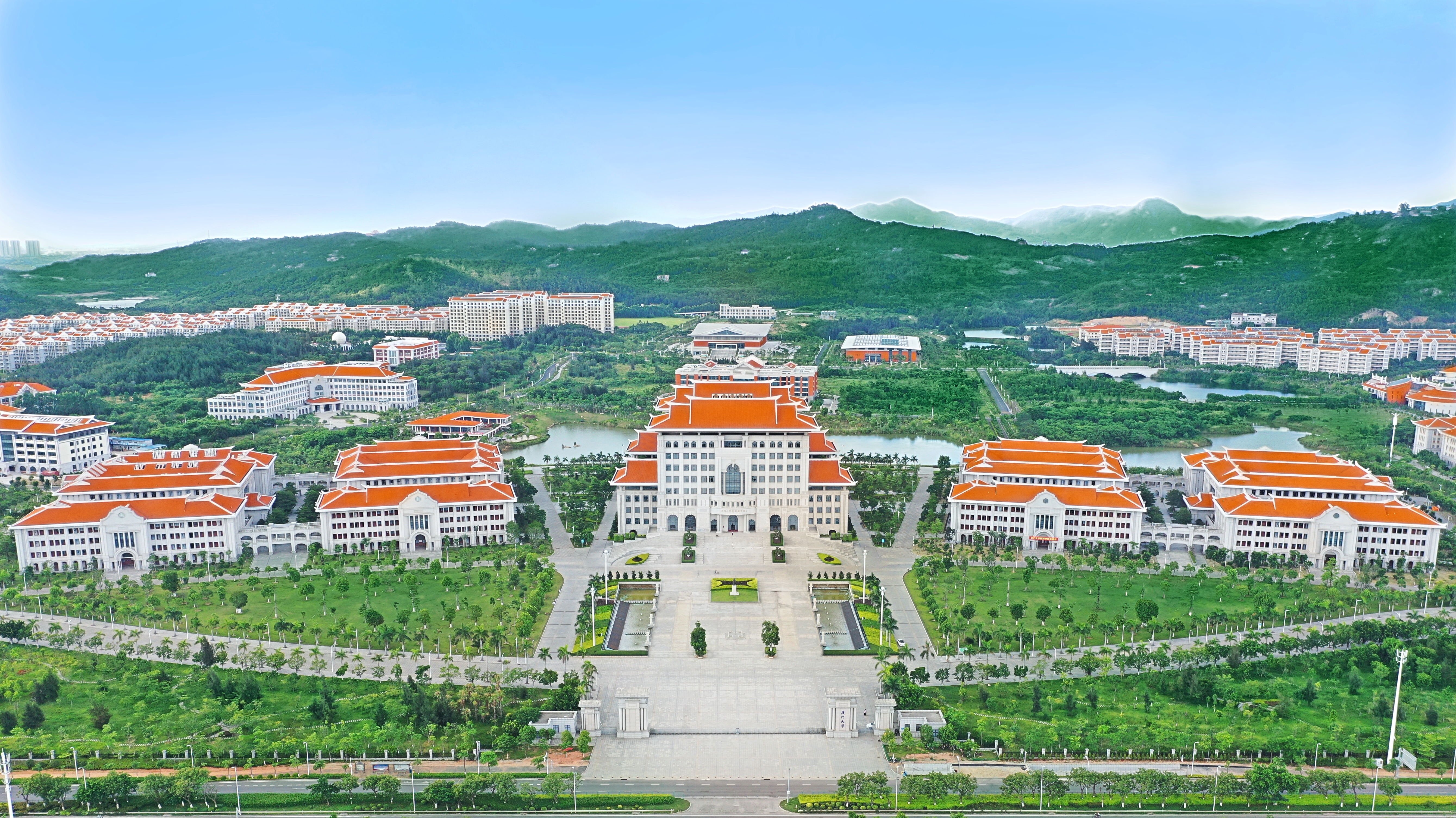 20-翔安校区目前主要用于建设医学与生命科学、海洋与环境生态、新能源新材料、航空航天、信息等学科,以及汉语国际推广南方基地和孔子学院院长学院、海外教育和继续教育.jpg