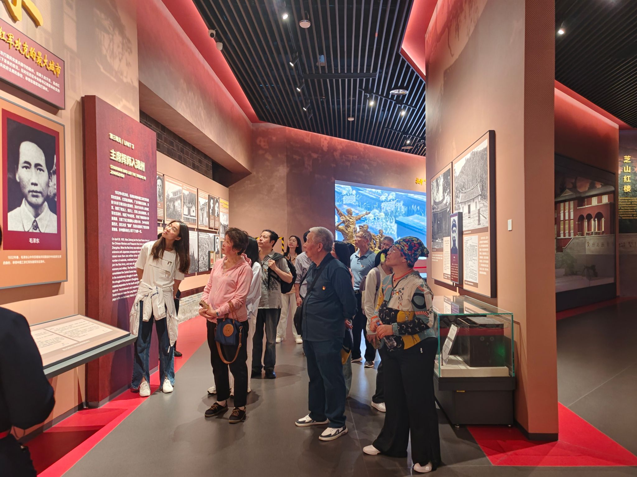 图5 闽南(漳州)革命历史展览馆观展照片.jpg
