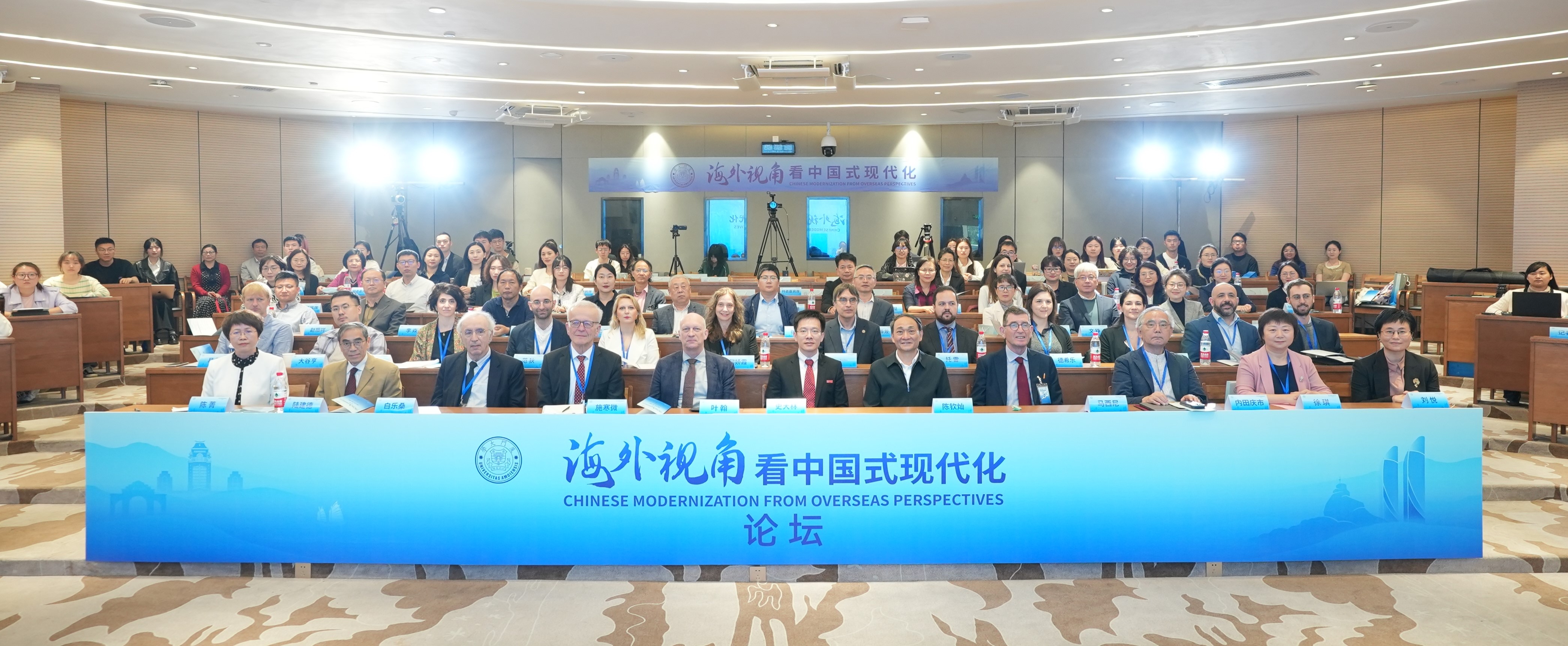 开幕式合影.jpg
