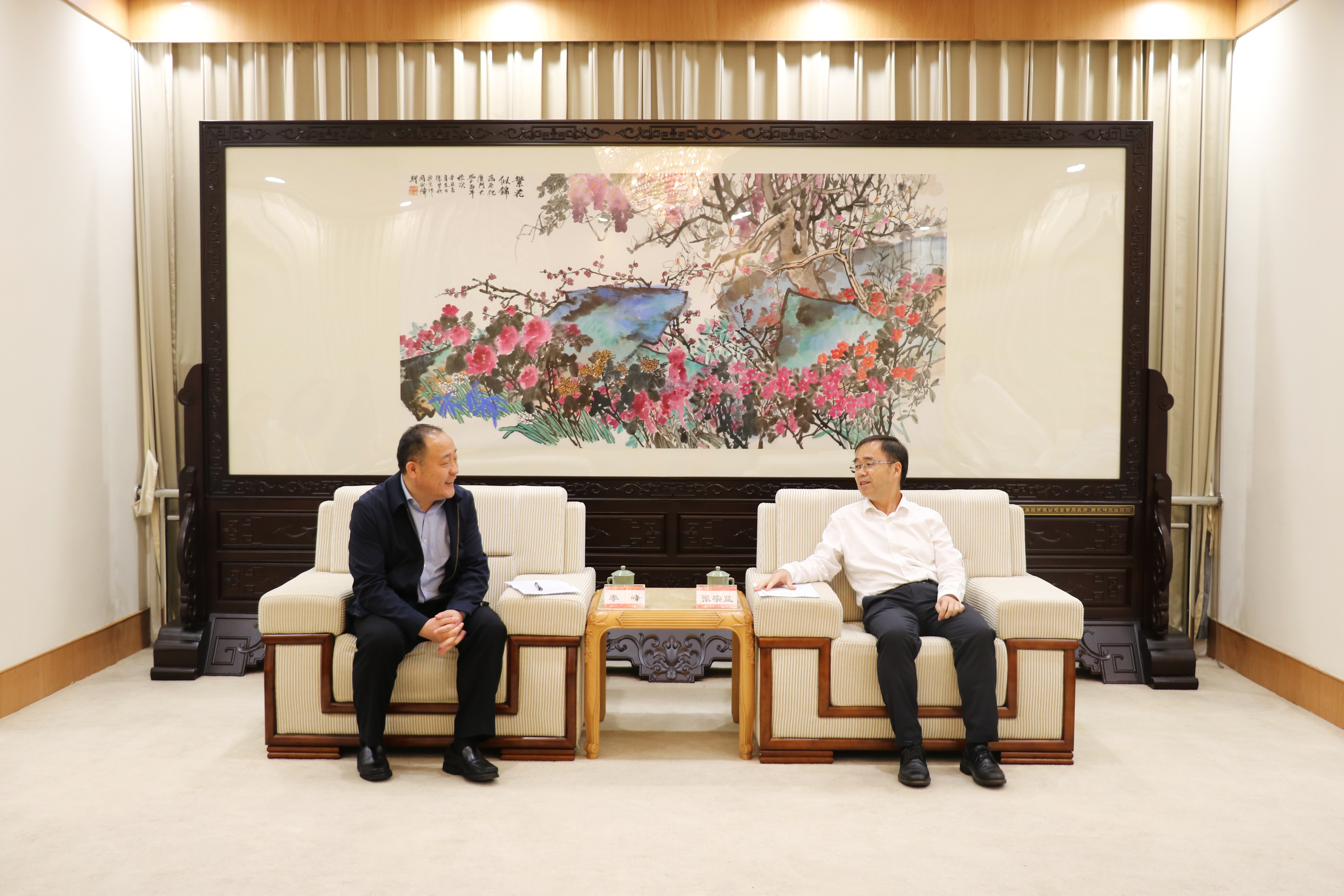 昌吉学院校长季峰一行来校交流.jpg