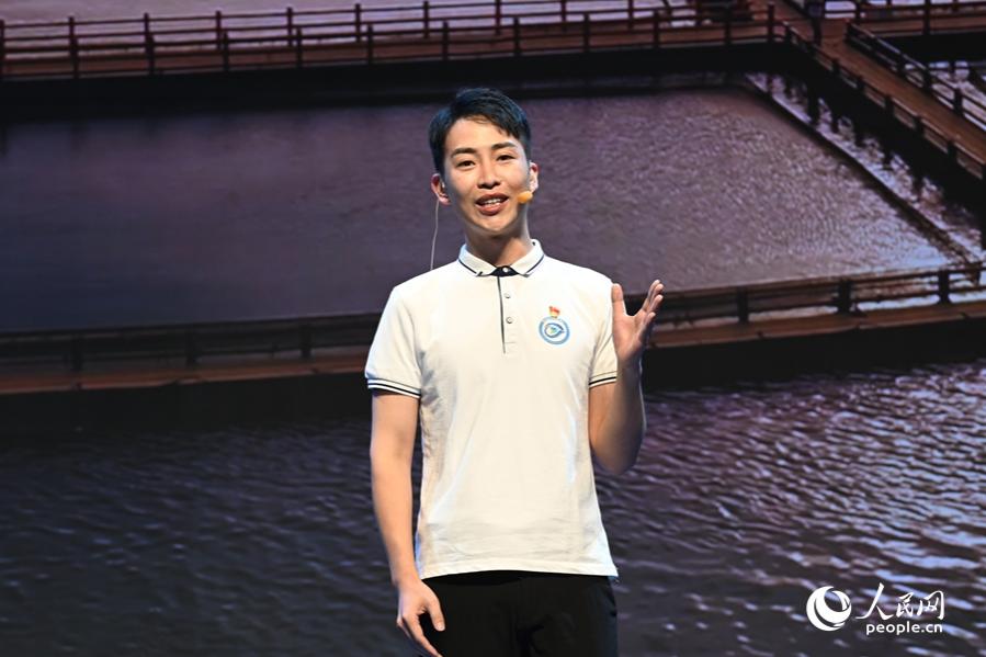 “学习大军”青年宣讲员代表、宁德市蕉城区融媒体中心记者陈尧。人民网 陈永整摄