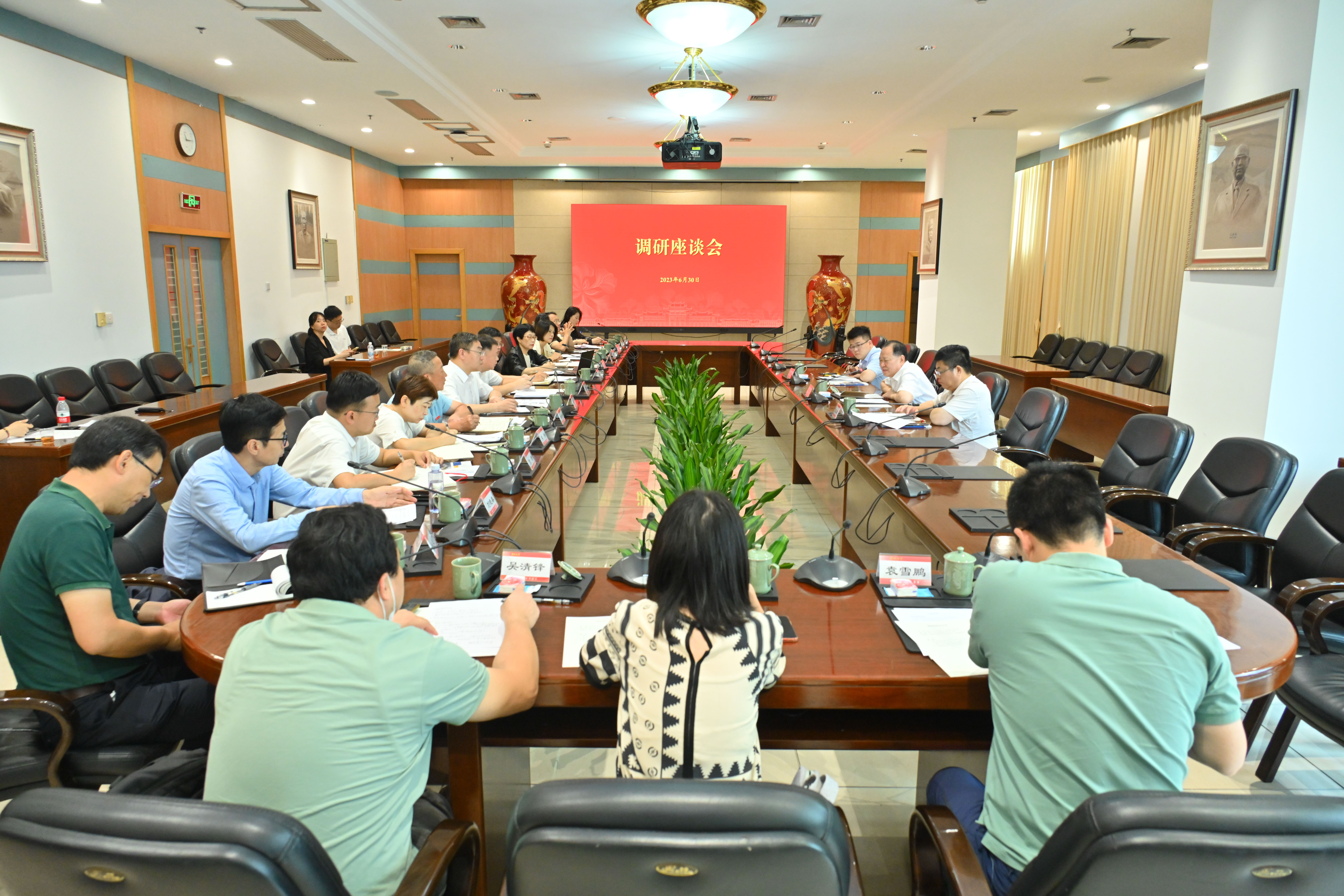 参加福建省委宣传部、厦门市委宣传部的电影学院建设调研pg娱乐电子游戏.jpg